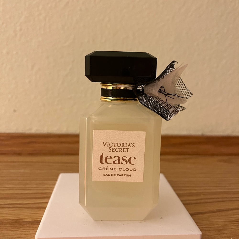 Victoria’s Secret Tease Crème Cloud perfume
